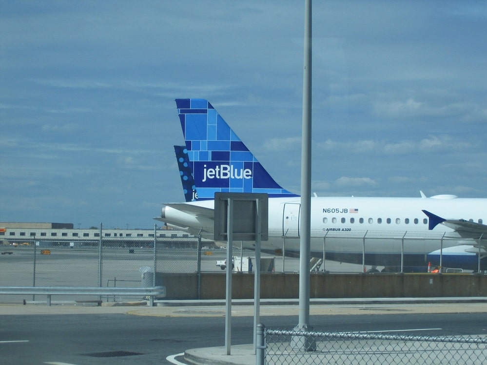 Jet Blue Airplane Strong Online Reputation Management Practices