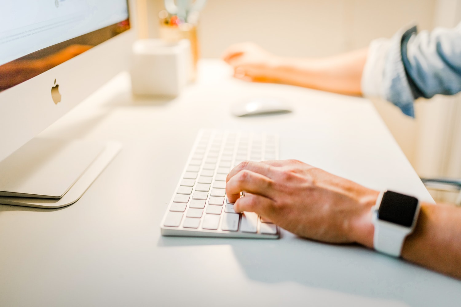 hands typing on apple computer